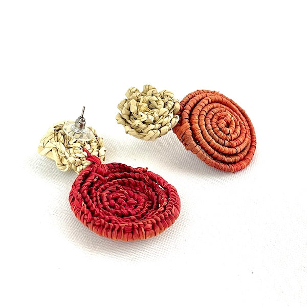 Aretes iraca hecho a mano